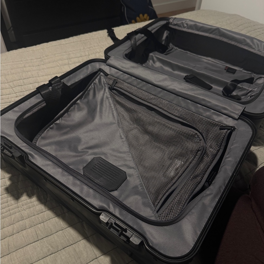 Black Hard Shell Suitcase - Picture 8 of 12